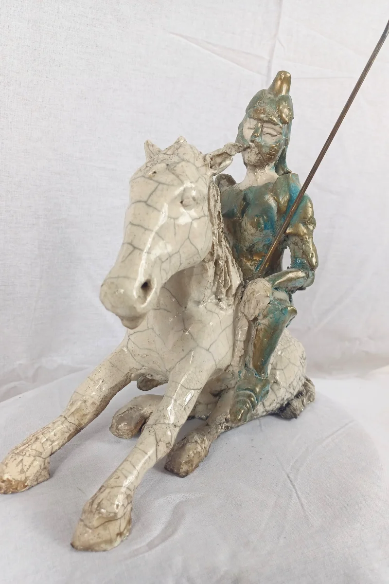 Sculpture d'un guerrier à cheval pièce unique française